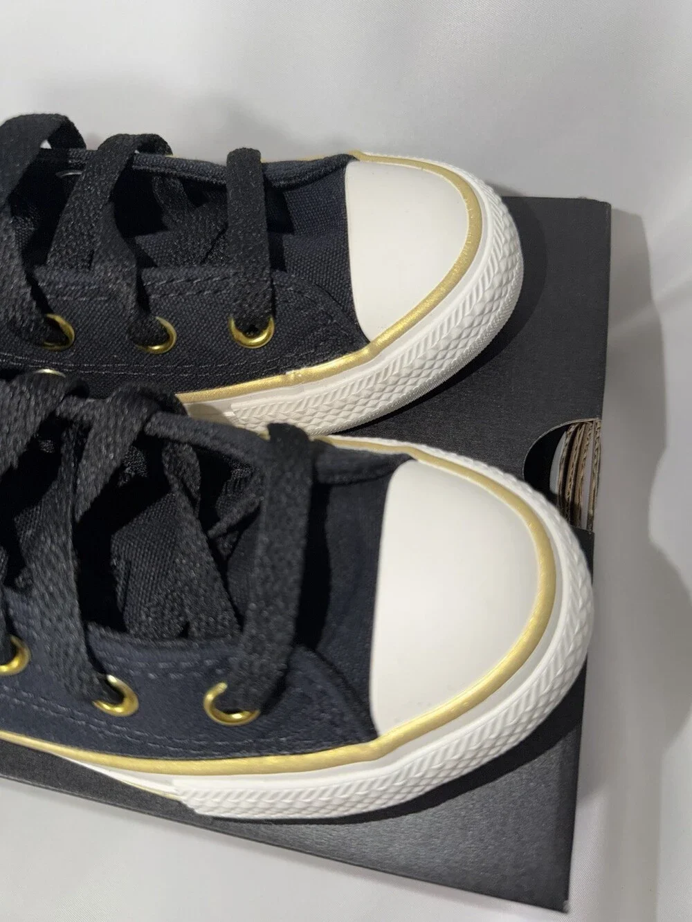 NIB Kids Size 11 Converse ALL STAR Black With Gold Star High Top Gold & Black